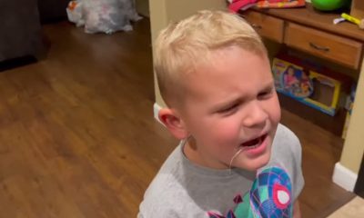 viral βιντεο με παιδι που βγαζει το πρωτο του δόντι