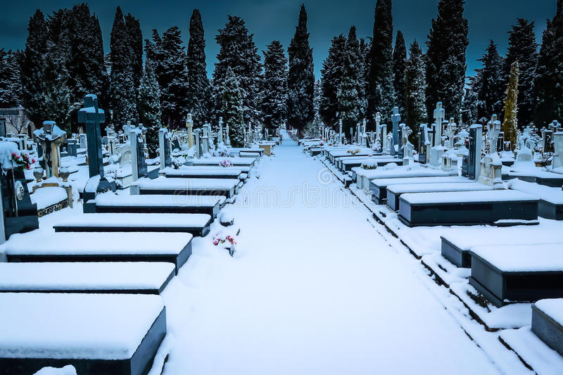 νεκροταφείο χιόνια