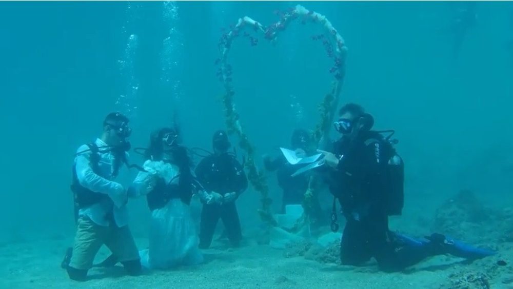 υποβρύχιος γάμος