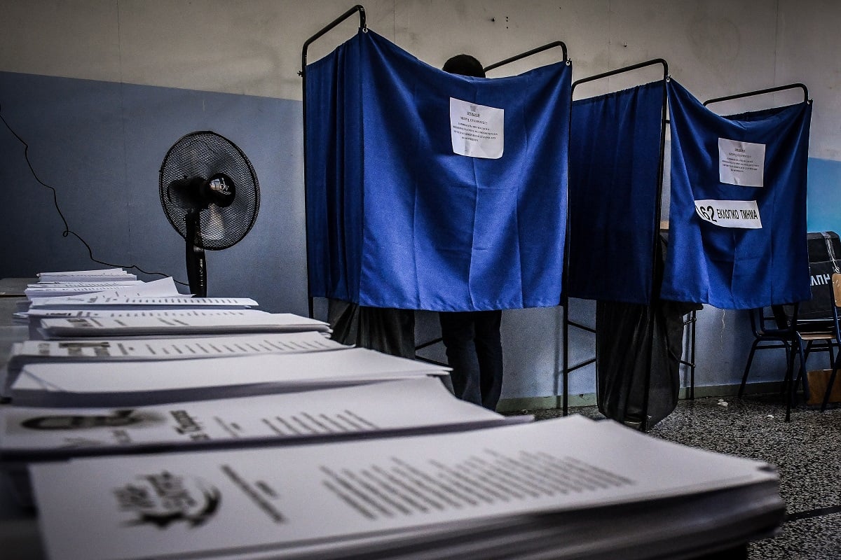 εκλογές ψήφος σε εκλογικό κέντρο