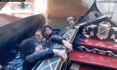 tourists-gondola